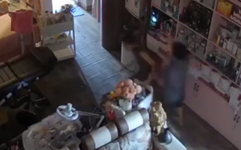 Người phụ nữ tố bị chồng cũ hành hung dã man, phải nhập viện điều trị