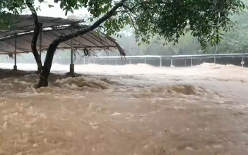 Nước đầu nguồn Bạch Mã cuồn cuộn đổ về nhiều khu vực ở Huế