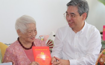 Lãnh đạo TP.HCM thăm hỏi, tri ân văn nghệ sĩ tiêu biểu