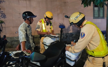 Dính nồng độ cồn, người đàn ông xin CSGT phạt nhẹ vì 'phải nuôi mẹ 80 tuổi'