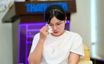 Nhận học bổng hơn 370 triệu đồng, nữ sinh mồ côi chữa bệnh cho anh trai