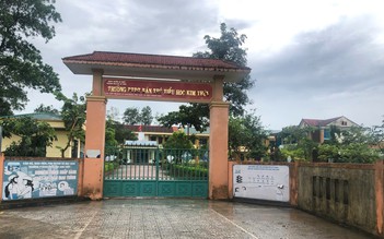 Vụ nghi 'ngăn đưa học sinh bị ngộ độc đi bệnh viện': Tạm đình chỉ phó hiệu trưởng