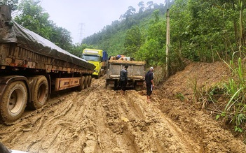 Cận cảnh con đường 'đau khổ' nhất Đà Nẵng khiến người dân, cánh tài xế rùng mình