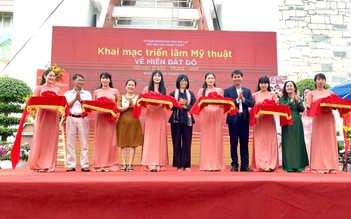 30 nữ họa sĩ hội tụ tại triển lãm tranh ‘Về miền đất đỏ’ ở Gia Lai