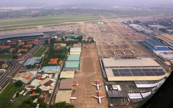 Sân bay Tân Sơn Nhất nhìn từ trực thăng quân sự
