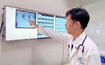 Viêm phổi biến chứng suy đa tạng, nữ du khách Úc nguy kịch