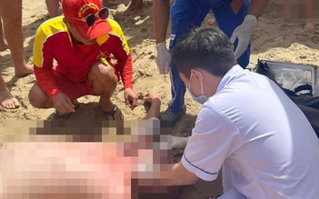 Liên tiếp cứu hộ du khách đuối nước tại bãi biển Nha Trang