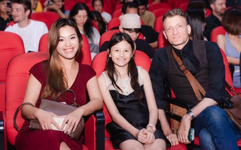 Phương Vy rạng rỡ bên chồng Tây và con gái