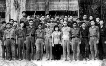 Những câu chuyện thời hoa lửa: Quyển nhật ký và tập thơ ghi trong lửa đạn