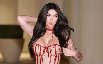 Megan Fox khoe sắc vóc bốc lửa sau khi sinh con thứ 4