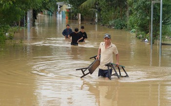 Nước sông dâng cao bất ngờ, gợi ký ức 'đại hồng thủy 1999': Người Đà Nẵng chạy lũ trong đêm
