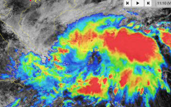 Khối mây giông khổng lồ áp sát các tỉnh miền Trung, tiếp tục gây mưa rất to