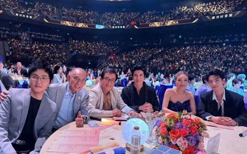 Thành Long gây tranh cãi về 'hành vi quấy rối' đồng nghiệp nữ