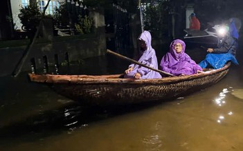 Đà Nẵng: Ghe chở trụ trì chùa Minh Giác gặp nạn giữa dòng lũ