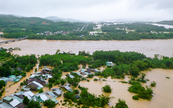 Vượt đỉnh lịch sử Giáp Thìn 1964, lũ trên sông Vu Gia - Thu Bồn đang xuống chậm