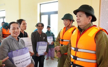 Thăm vùng lũ Quảng Trị, Phó thủ tướng Mai Văn Chính nhắc 'cần nắm chắc dân thiếu gì...'