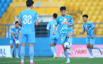 Đội tuyển Việt Nam bất ngờ tập kín, HLV Kim Sang-sik tính toán kỹ nhân sự đấu Nepal