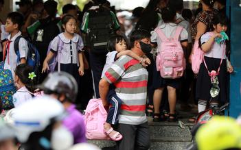 Áp lực chi phí nuôi con ăn học thời nay