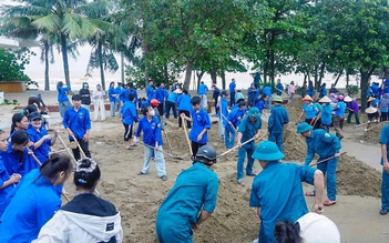 Thanh niên tình nguyện - điểm tựa của người dân trong những ngày khó khăn sau bão, lũ