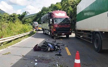 Đà Nẵng: Xe máy biến dạng sau va chạm với xe tải, một người tử vong