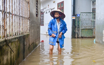 Hà Nội: Người dân ngán ngẩm vì con ngõ '8 ngày thì ngập 7'
