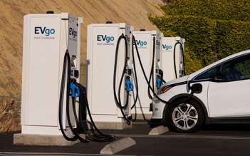 Ông Trump quay lưng với xe điện, một dự án bất ngờ 'sống sót'