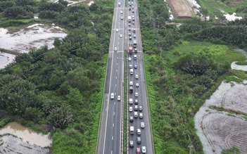 Cao tốc TP.HCM - Long Thành - Dầu Giây lắp rào chắn mở rộng thi công