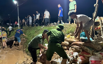 Hà Nội hối hả đắp đê, lũ sông Cầu tiếp tục dâng cao