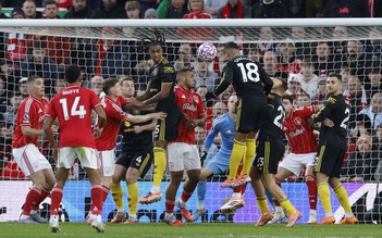 Dẫn trước nhờ trọng tài sai lầm, M.U vẫn hòa thót tim: HLV Amorim ‘hiện nguyên hình’?