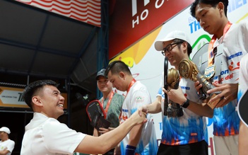 Lý Hoàng Nam bất ngờ xuất hiện tại giải pickleball 'Cùng con đi tiếp cuộc đời'