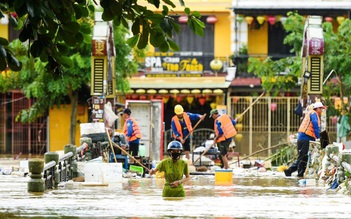 Gượng dậy sau cơn lũ lịch sử