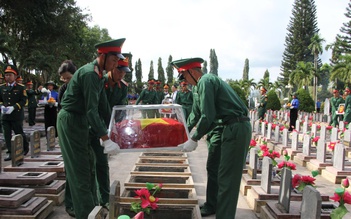 Gia Lai an táng 18 liệt sĩ