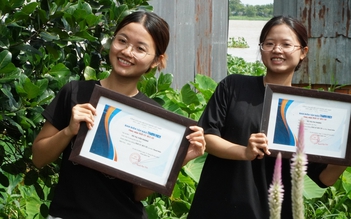 Hai chị em giành nhiều học bổng sau khi được Báo Thanh Niên giúp đỡ