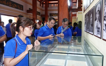 Đoàn cán bộ tuyên giáo, phóng viên TP.HCM thăm các địa chỉ đỏ báo chí cách mạng