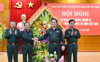 Đại tướng Nguyễn Trọng Nghĩa nhận bàn giao nhiệm vụ Chủ nhiệm Tổng cục Chính trị