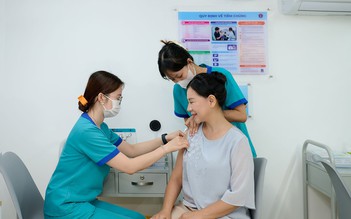 Hàng ngàn người dân miền Trung được Long Châu tiêm miễn phí vắc xin uốn ván sau bão lũ