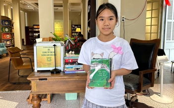 Quyên góp sách vở tặng học sinh vùng lũ Huế