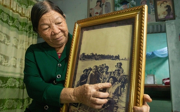 Những câu chuyện thời hoa lửa: 81 ngày đưa đò trên 'dòng sông máu'