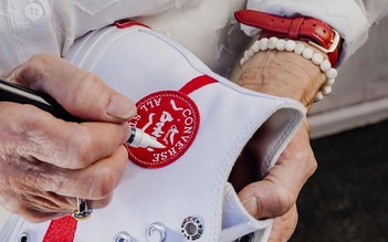 Coca-Cola × Converse: Khi hai huyền thoại pop culture viết tiếp chương mới sáng tạo