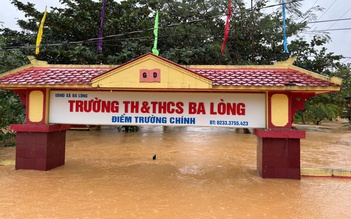 Nhà dân ở chiến khu xưa Ba Lòng ngập tới nóc, cả ngàn người phải sơ tán