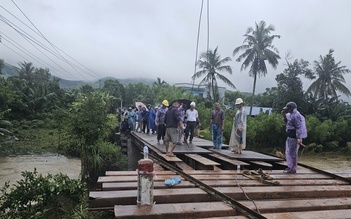 Quảng Ngãi: Làm cầu sắt tạm giúp hơn 1.800 người dân tránh bị cô lập