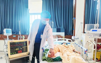 Cấp cứu giữ lại cẳng chân cho cháu bé ở Gia Lai bị tai nạn giao thông