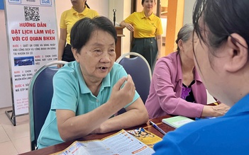 TP.HCM: Cấp thẻ bảo hiểm y tế miễn phí cho người từ 65 đến dưới 75 tuổi