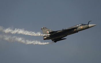 Chiến đấu cơ Tejas của Ấn Độ rơi khi trình diễn tại Triển lãm Hàng không Dubai