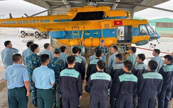 Máy bay trực thăng quân sự cứu trợ: Sẽ thả thêm 700 phần quà thiết yếu