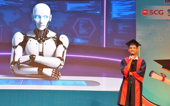 Ấn tượng với thủ khoa đưa sản phẩm AI lên sân khấu làm MC