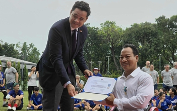 Pháp trao huy chương vàng cho những nỗ lực của VĐV Lê Văn Công