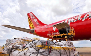 Cá nhân, tổ chức gửi hàng cứu trợ miền Trung có thể gọi hotline của Vietjet