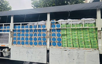 48 tấn sữa và nước uống của Vinamilk đến rốn lũ miền Trung, Tây Nguyên