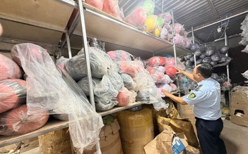 Phát hiện kho chứa mũ bảo hiểm dỏm